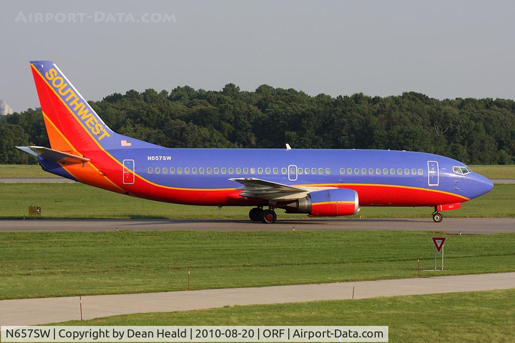 N657SW, 1985 Boeing 737-3L9 C/N 23331, Southwest Airlines N657SW (FLT SWA701) taxiing to Gate A5 via Taxiway Charlie after arrival on RWY 5 from Orlando Int'l (KMCO).