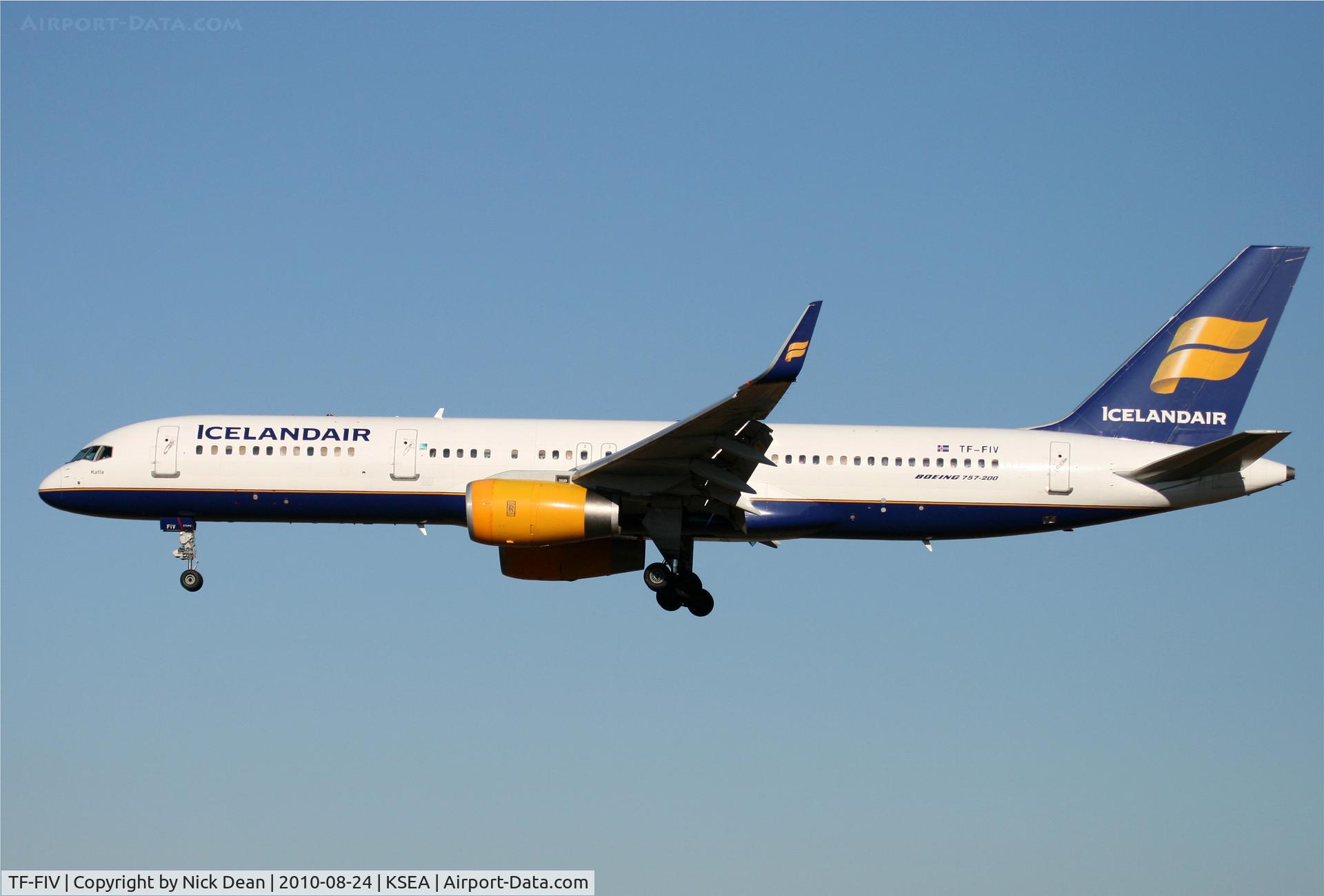 TF-FIV, 2001 Boeing 757-208 C/N 30424, KSEA Iceair 681 short final for 34L (34C is closed so most arrivals are on the left)