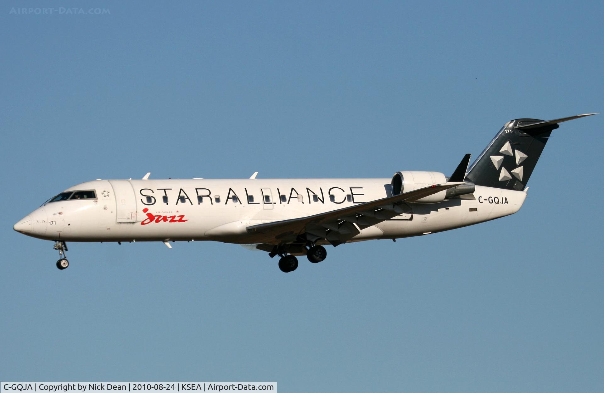 C-GQJA, 2004 Canadair CRJ-100ER (CL-600-2B19) C/N 7963, KSEA
