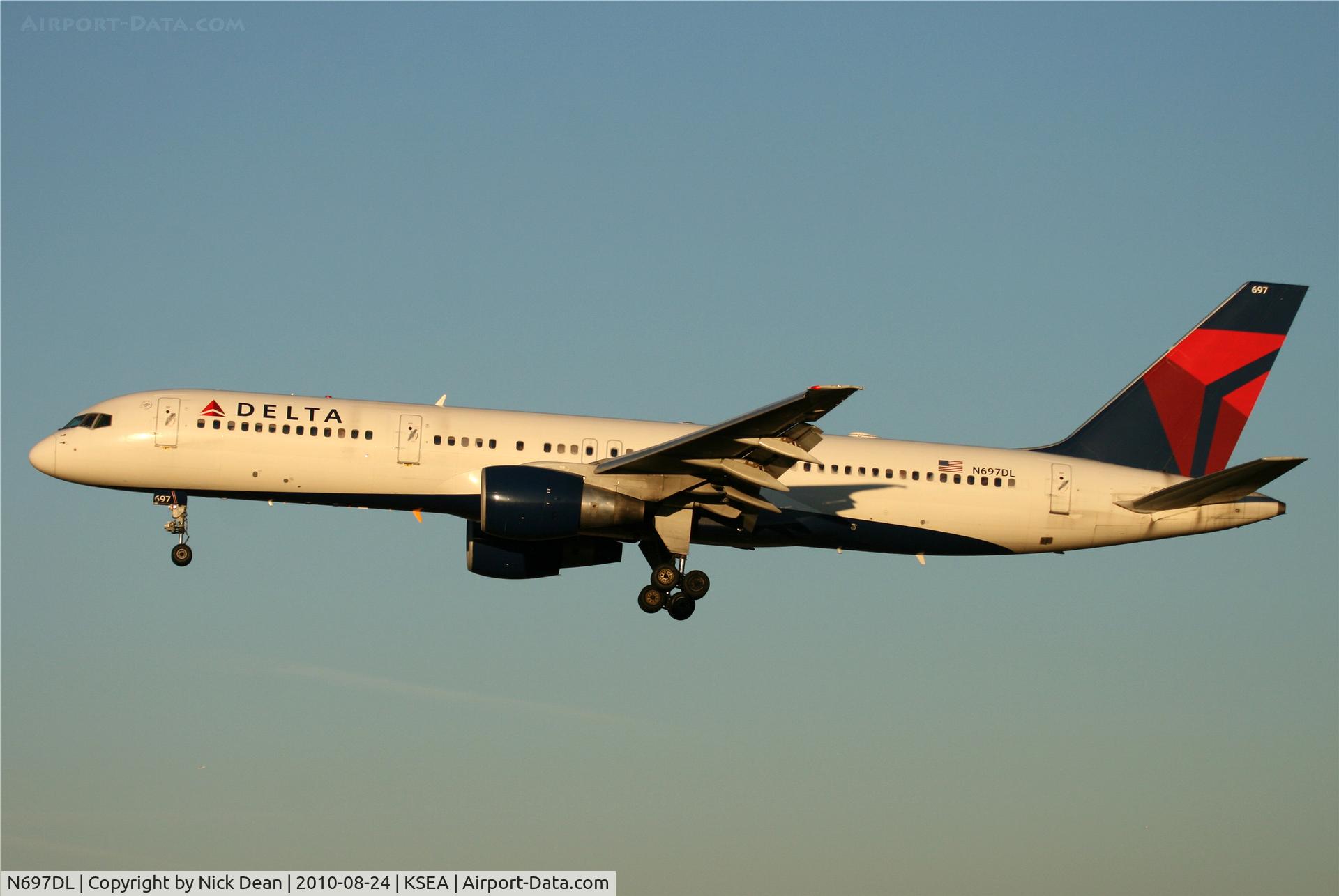 N697DL, 1999 Boeing 757-232 C/N 30318, KSEA