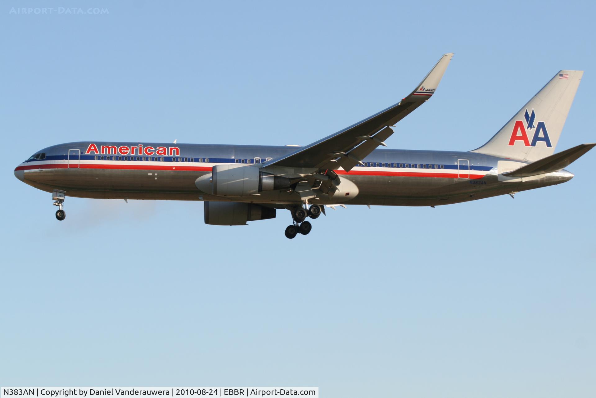 N383AN, 1993 Boeing 767-323 C/N 26995, Arrival of flight AA088 to RWY 25L