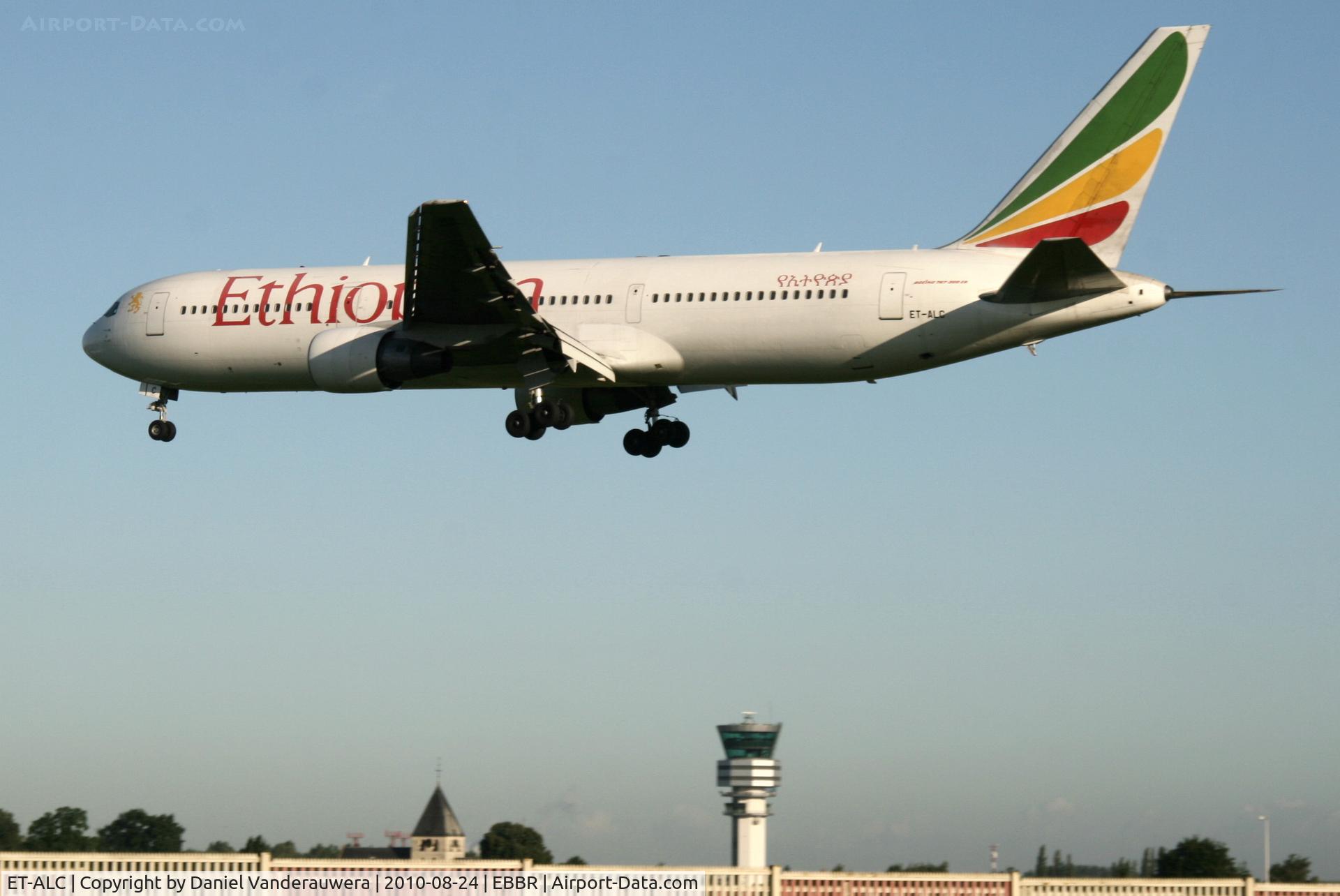 ET-ALC, 1999 Boeing 767-33A/ER C/N 28043/734, Flight ET704 is descending to RWY 25L