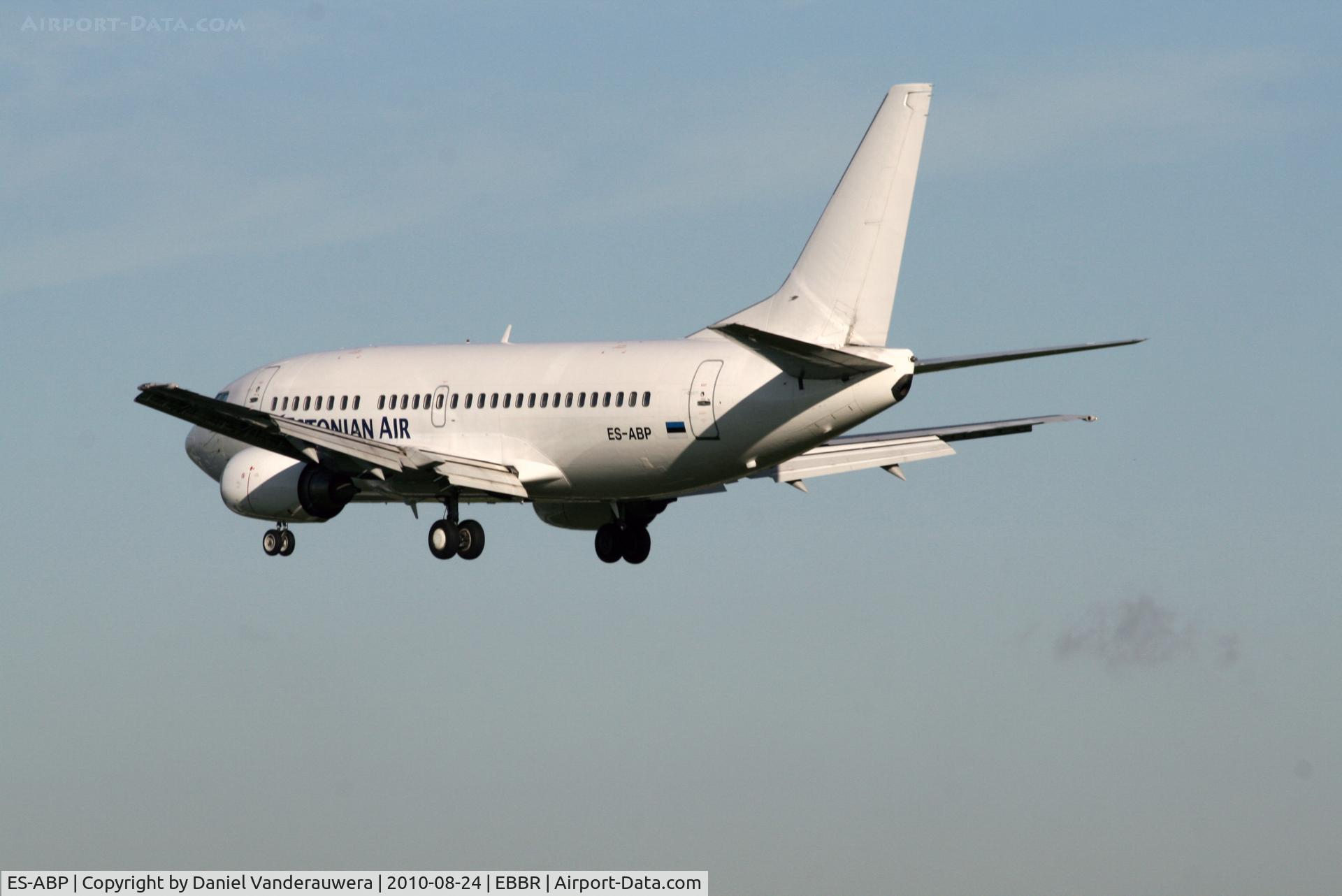 ES-ABP, 1995 Boeing 737-528 C/N 27425, Flight KF801 is descending to RWY 25L