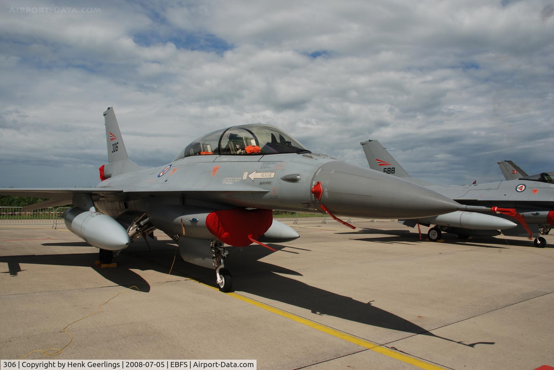 306, 1978 General Dynamics F-16BM Fighting Falcon C/N 6L-06, BAF Openday , Florennes , Belgium