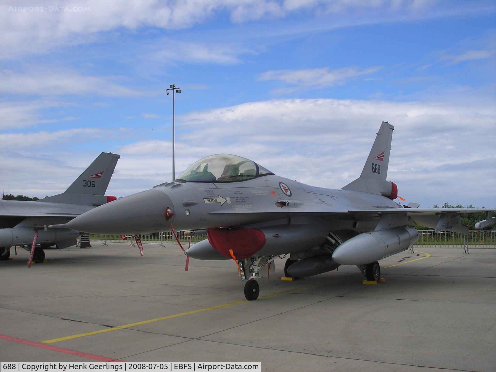 688, 1980 General Dynamics F-16AM Fighting Falcon C/N 6K-60, BAF Openday , Florennes , Belgium