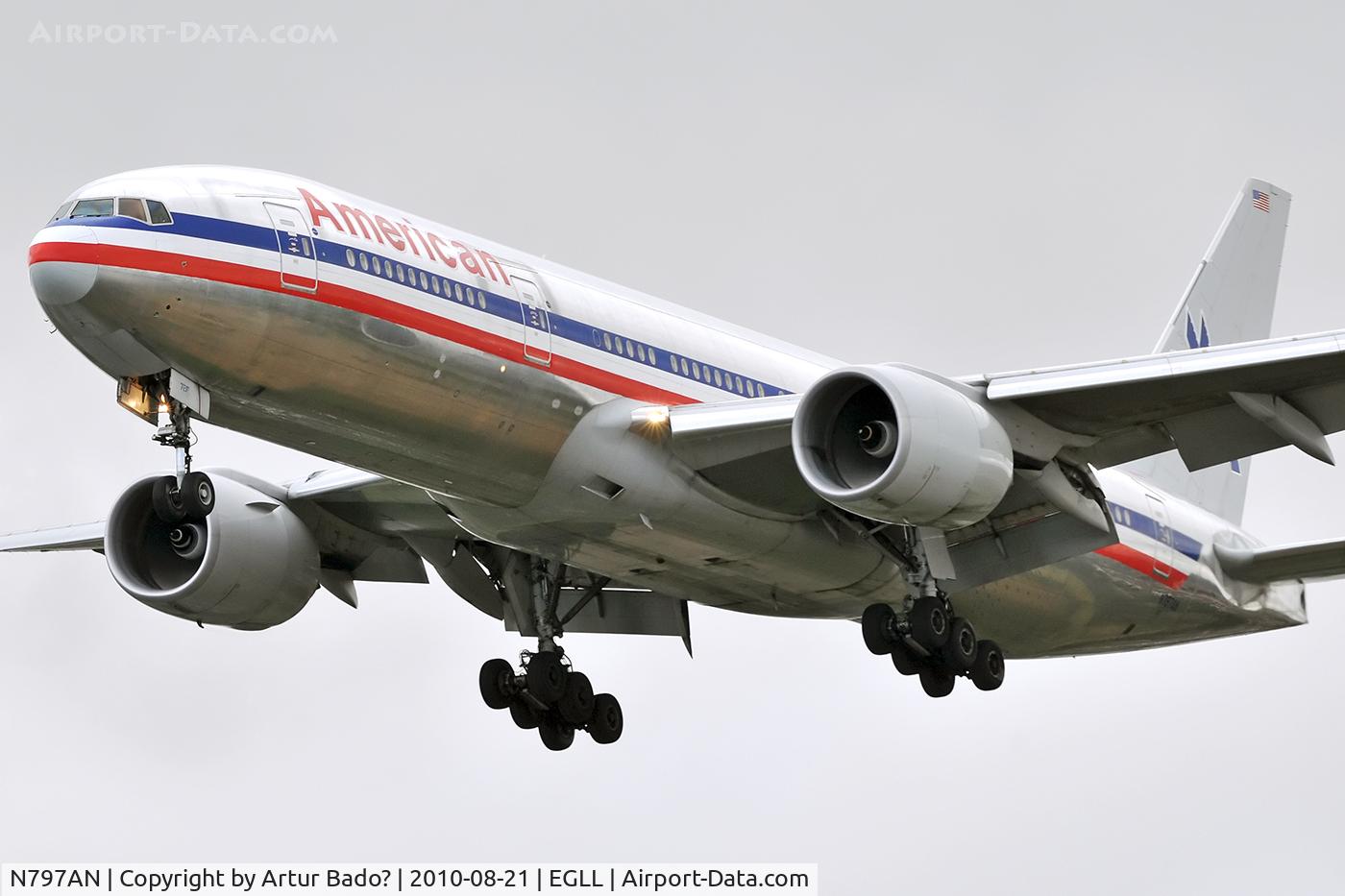 N797AN, 2001 Boeing 777-223 C/N 30012, American