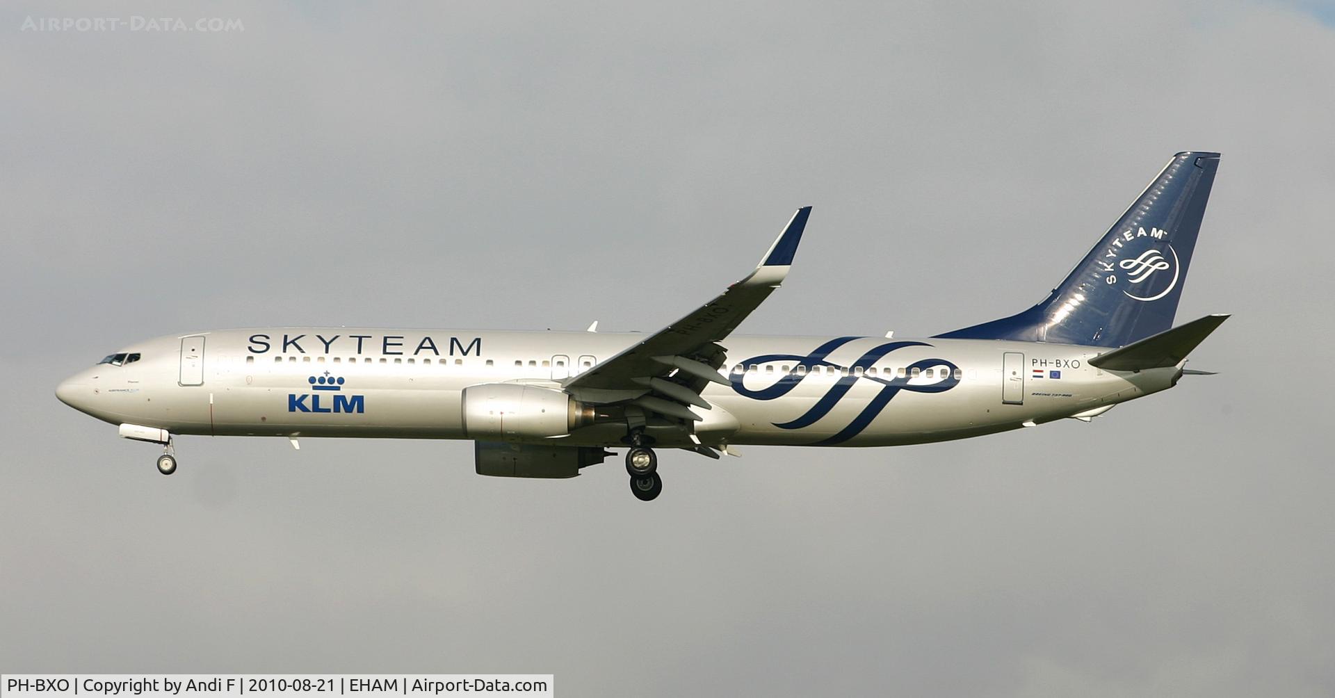 PH-BXO, 2001 Boeing 737-9K2 C/N 29599, Retro