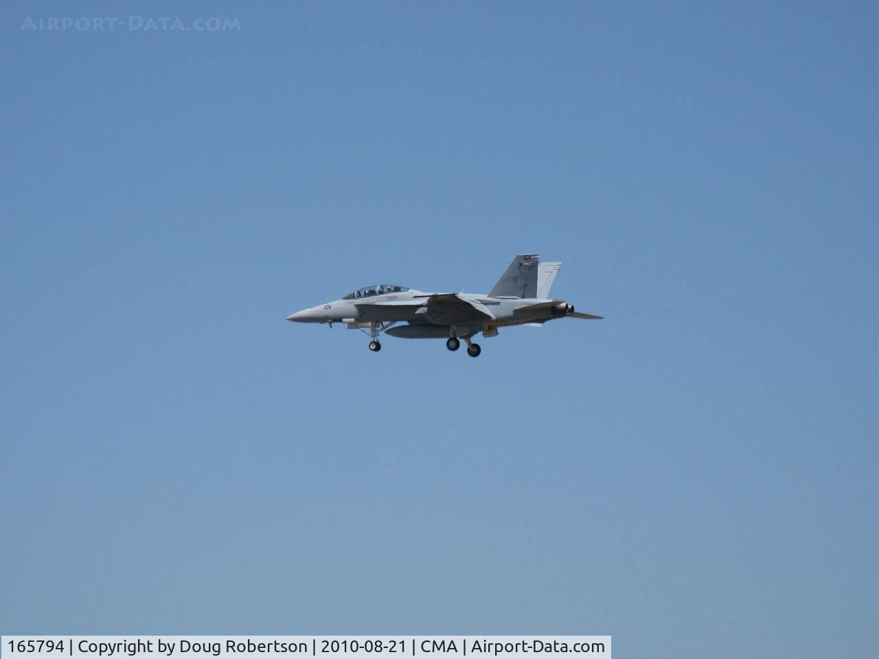 165794, Boeing F/A-18F Super Hornet C/N 1521/F020, Boeing F/A-18F SUPER HORNET, tailhook raised, on final Rwy 26
