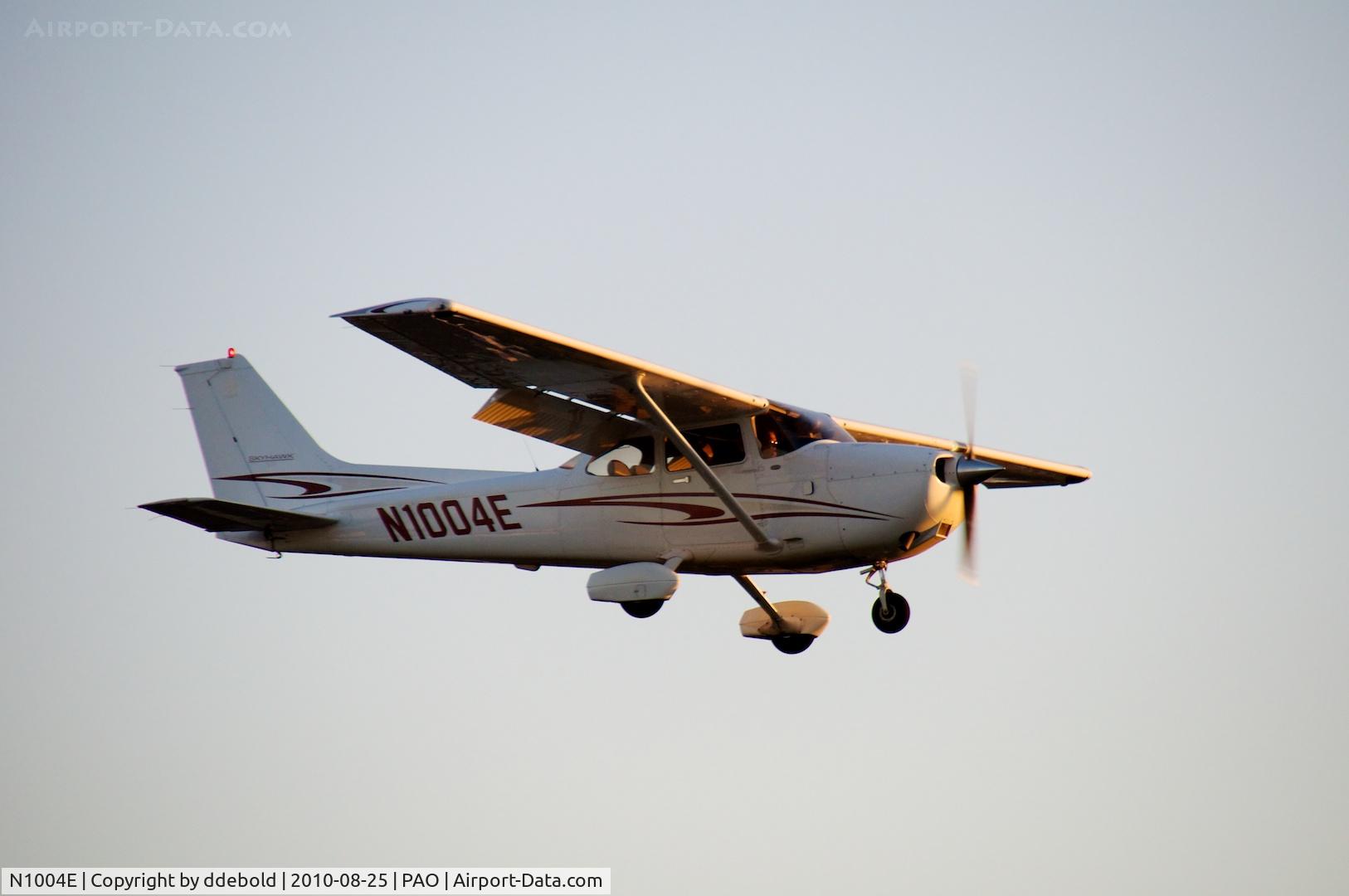 N1004E, 2005 Cessna 172S Skyhawk SP C/N 172S9872, A Cessna Skyhawk coming in for landing at the Palo Alto Airport