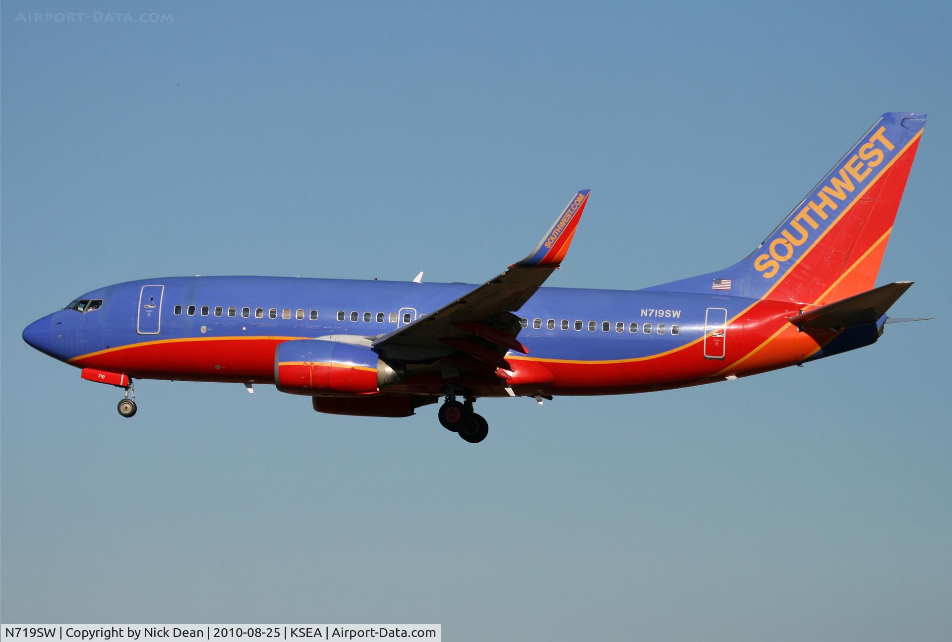 N719SW, 1998 Boeing 737-7H4 C/N 27853, KSEA