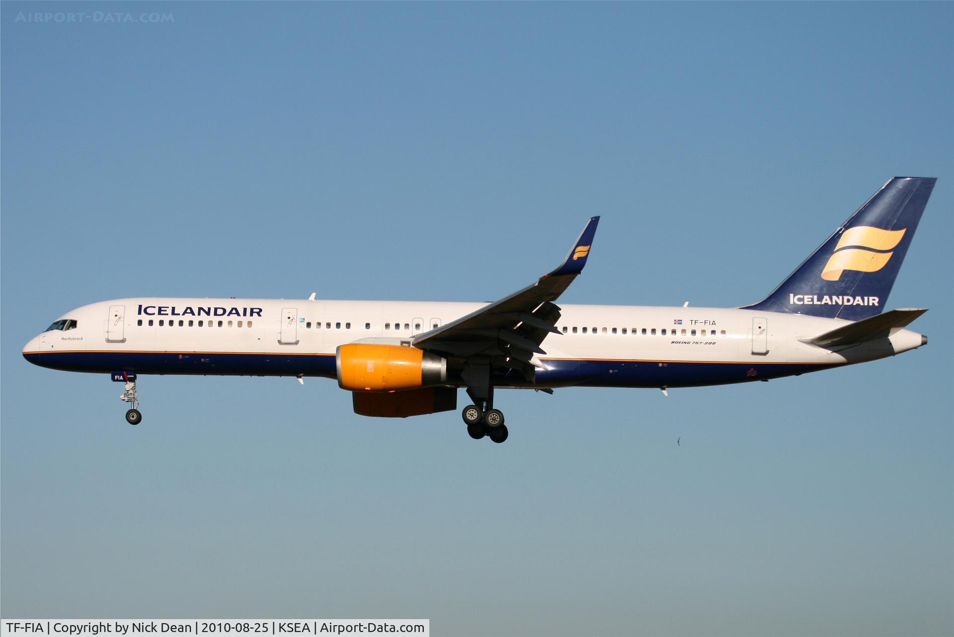TF-FIA, 2000 Boeing 757-256 C/N 29310, KSEA Iceair 681 arriving on 34L