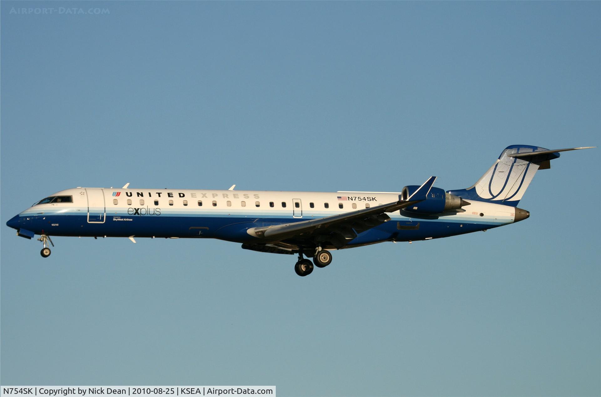N754SK, 2005 Bombardier CRJ-701 (CL-600-2C10) Regional Jet C/N 10215, KSEA