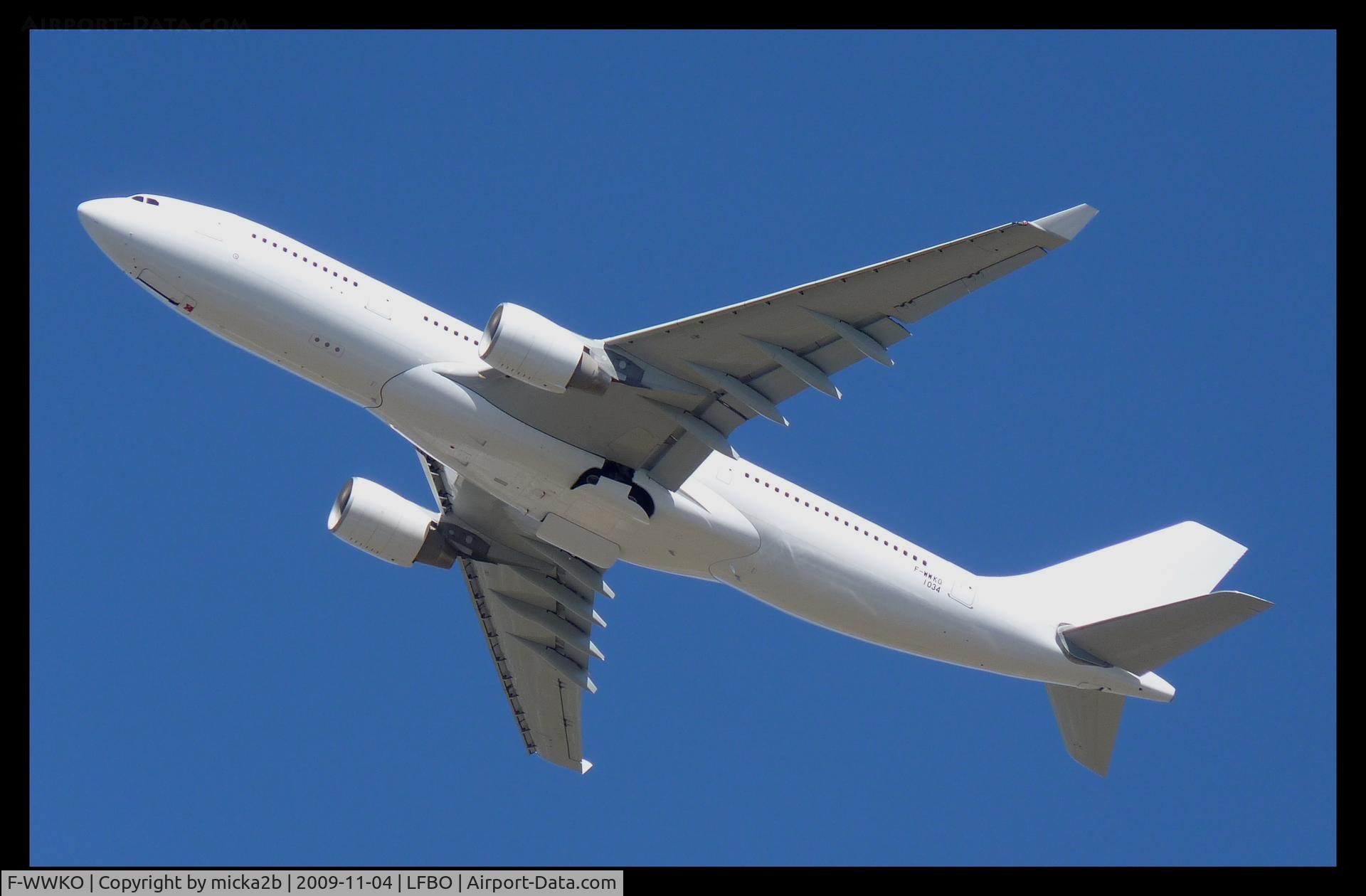 F-WWKO, 2010 Airbus A330-223 C/N 1034, Take Off