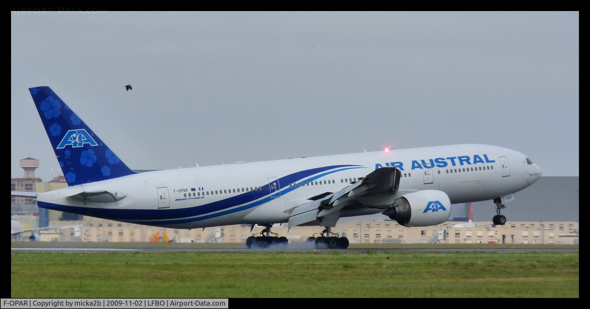 F-OPAR, 1999 Boeing 777-2Q8/ER C/N 29908, Landing.