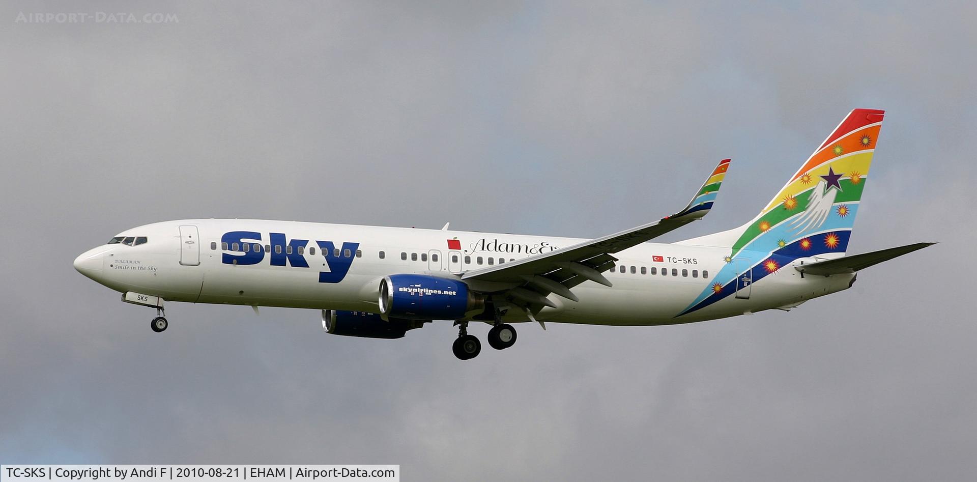 TC-SKS, 2001 Boeing 737-83N C/N 32348, -