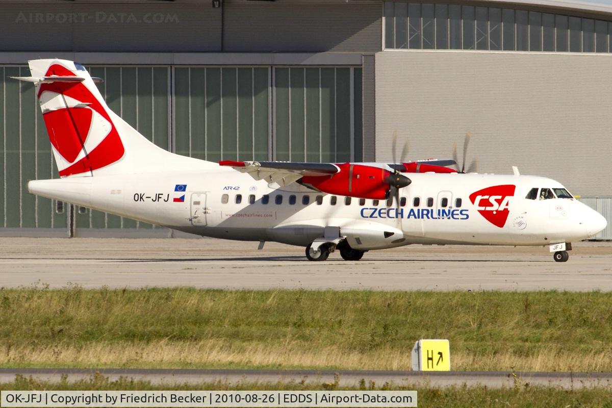 OK-JFJ, 2004 ATR 42-500 C/N 623, taxying to the active