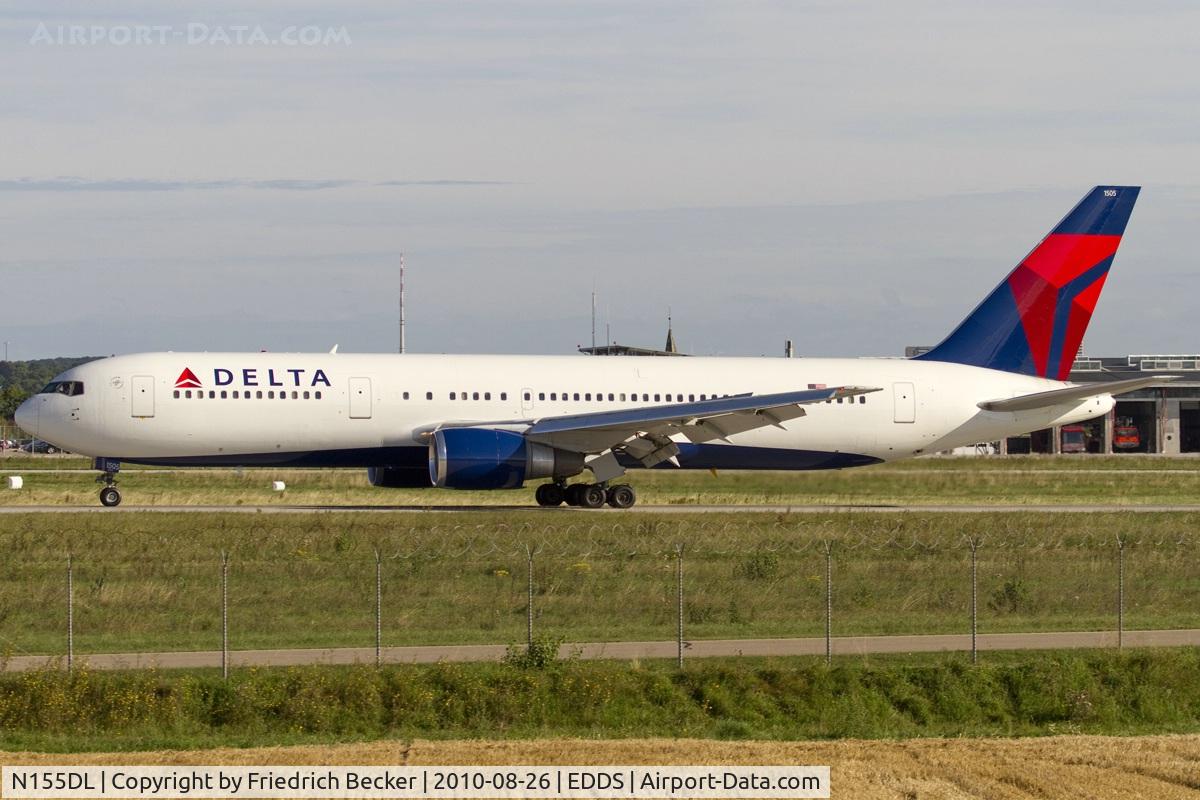 N155DL, 1991 Boeing 767-3P6 C/N 25269, decelerating after touchdown