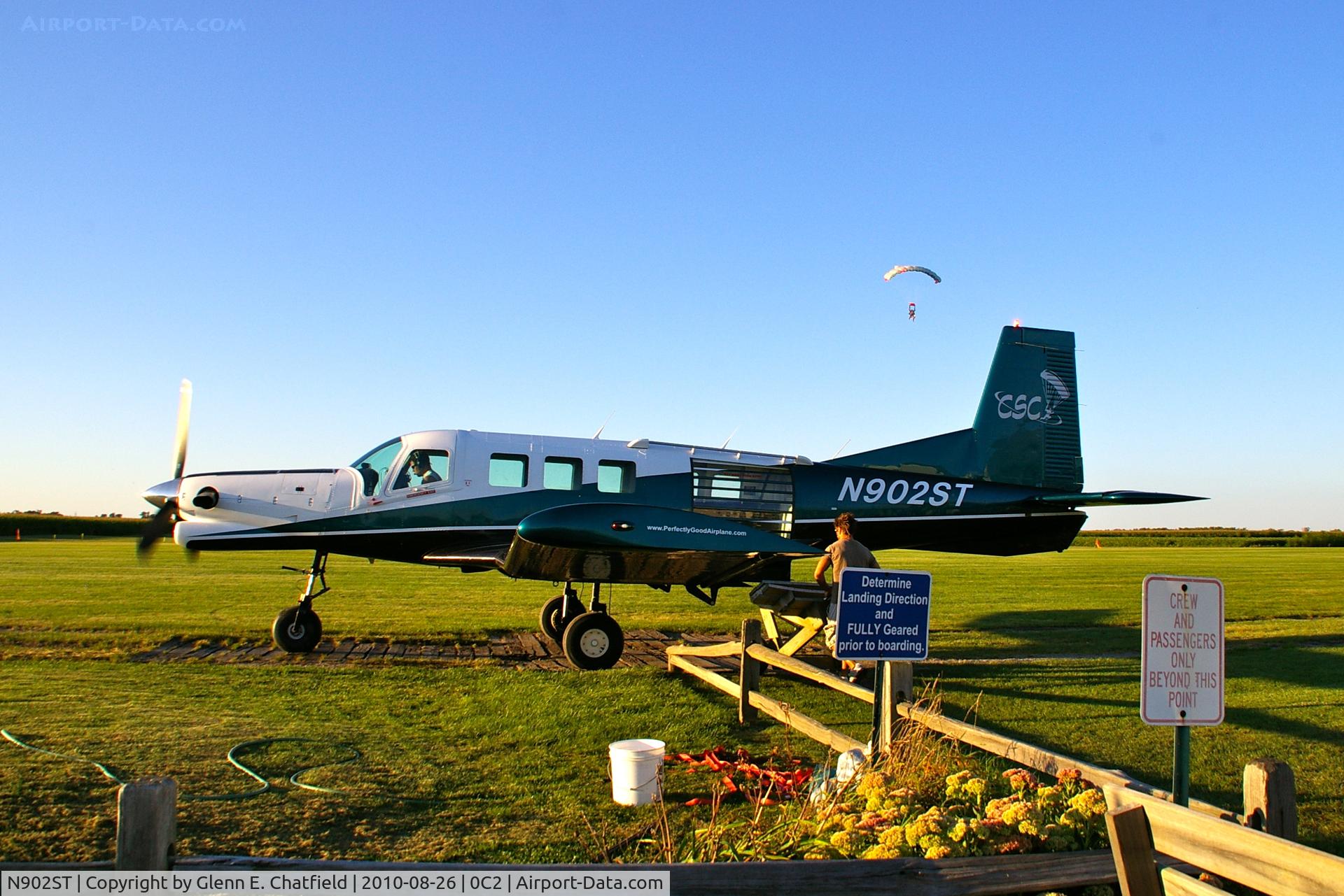 N902ST, Pacific Aerospace 750XL C/N 153, Ready for loading new jumpers