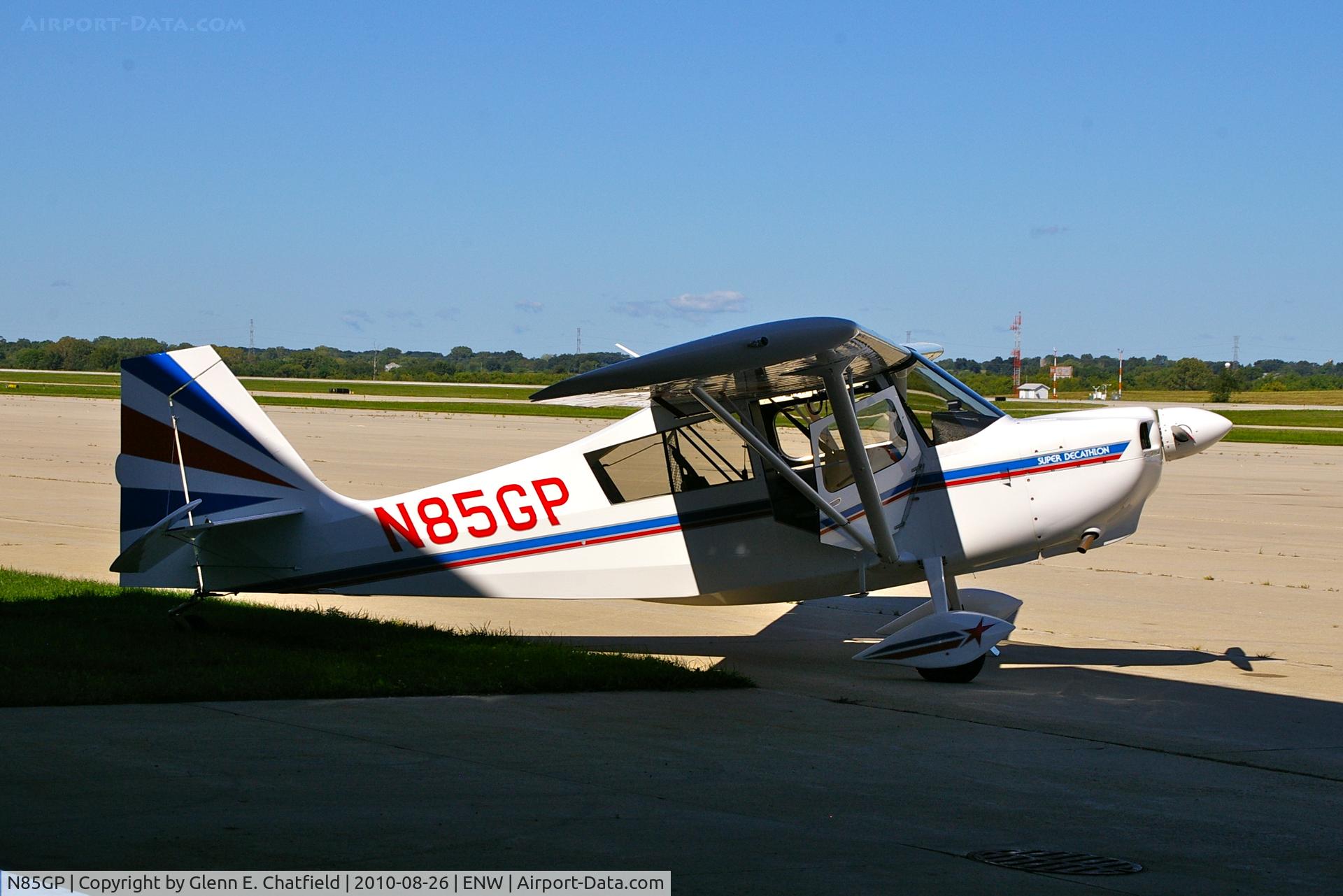 N85GP, American Champion 8KCAB Super Decathlon C/N 1096-2010, At the hangar
