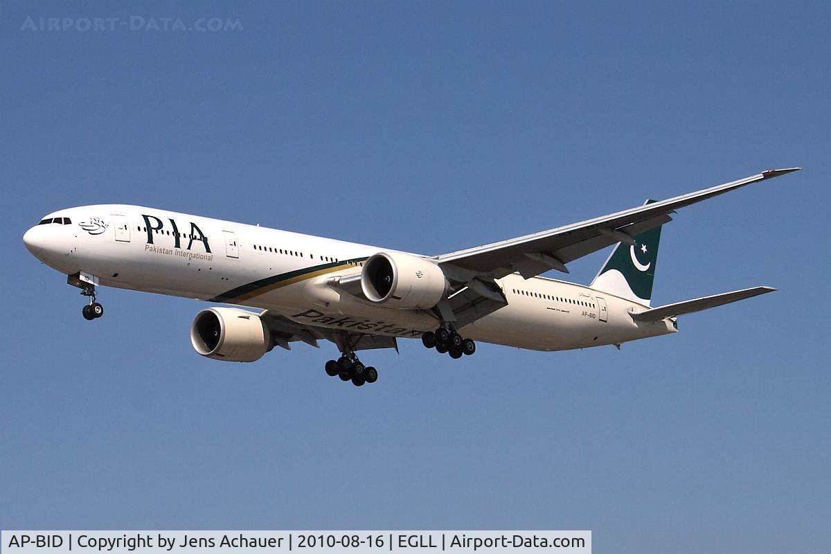 AP-BID, 2008 Boeing 777-340/ER C/N 33780, Arriving from ISB