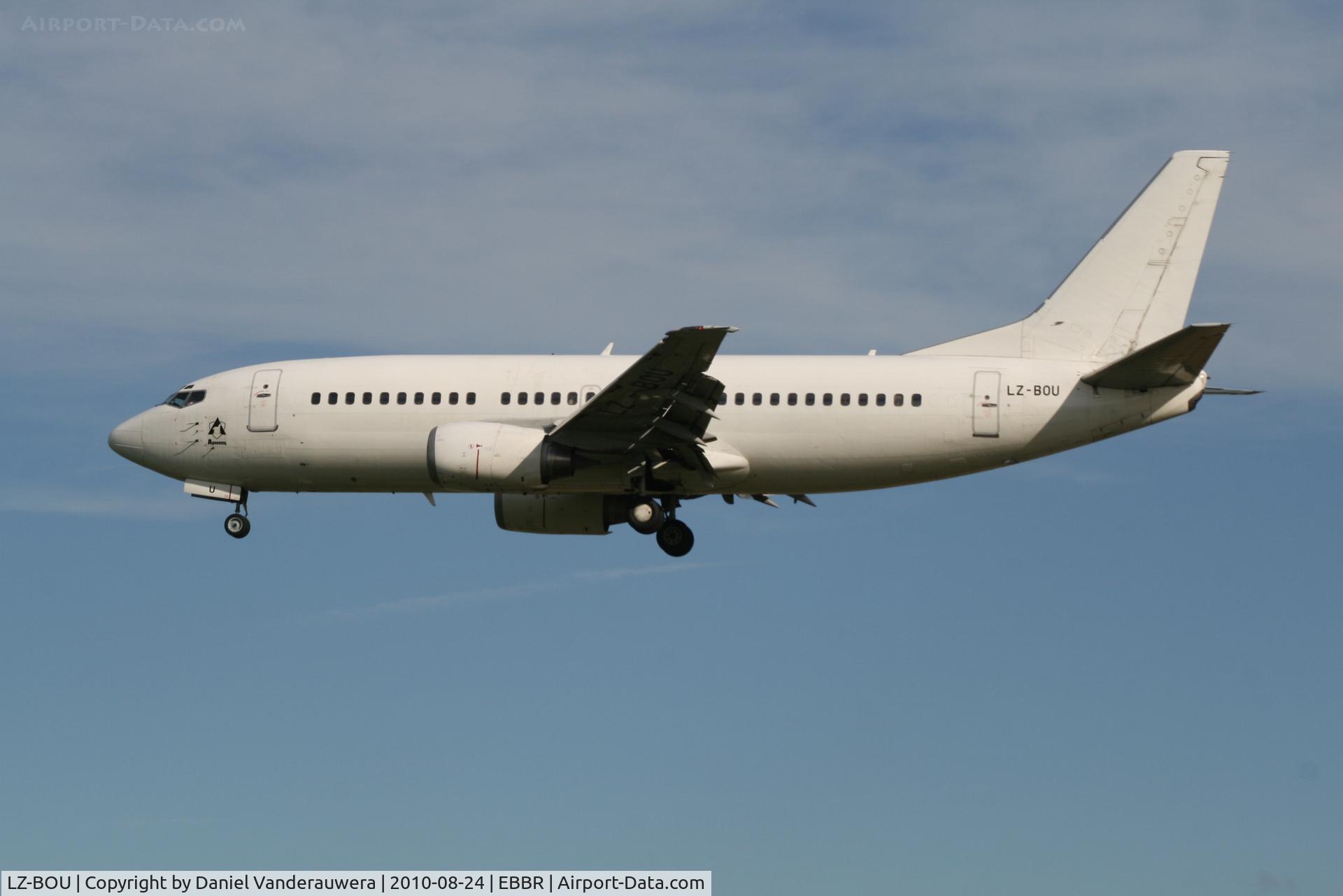 LZ-BOU, 1987 Boeing 737-3L9 C/N 23717/1365, Arrival of flight FB7093 to RWY 25L