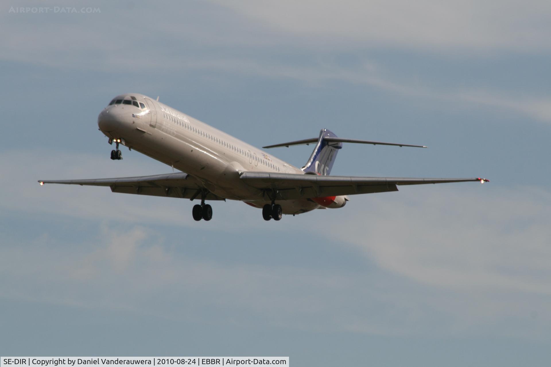 SE-DIR, 1991 McDonnell Douglas MD-82 (DC-9-82) C/N 53004, Flight SK593 on approach to RWY 25L