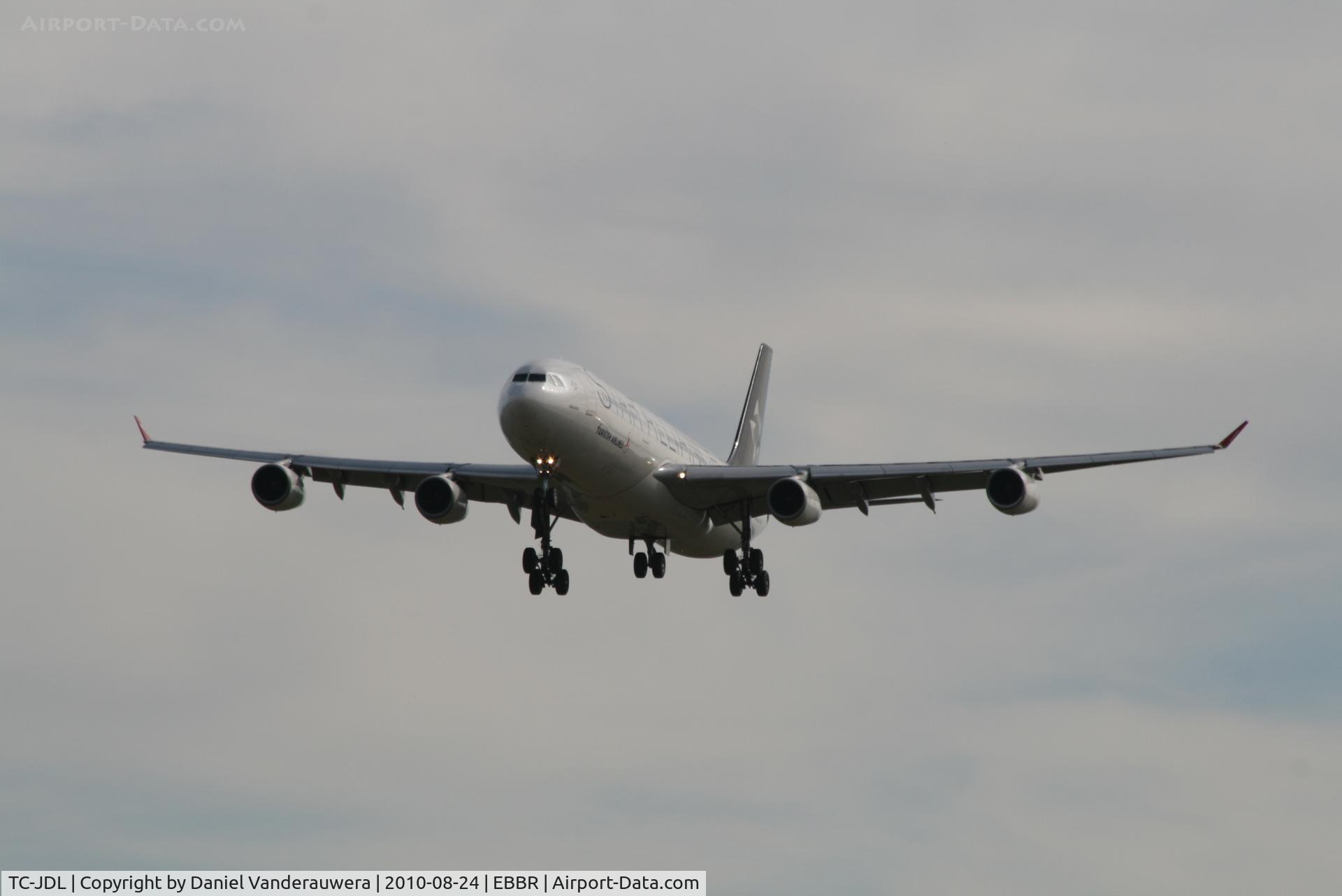 TC-JDL, 1994 Airbus A340-311 C/N 057, Flight TK1937 in approach to RWY 25L