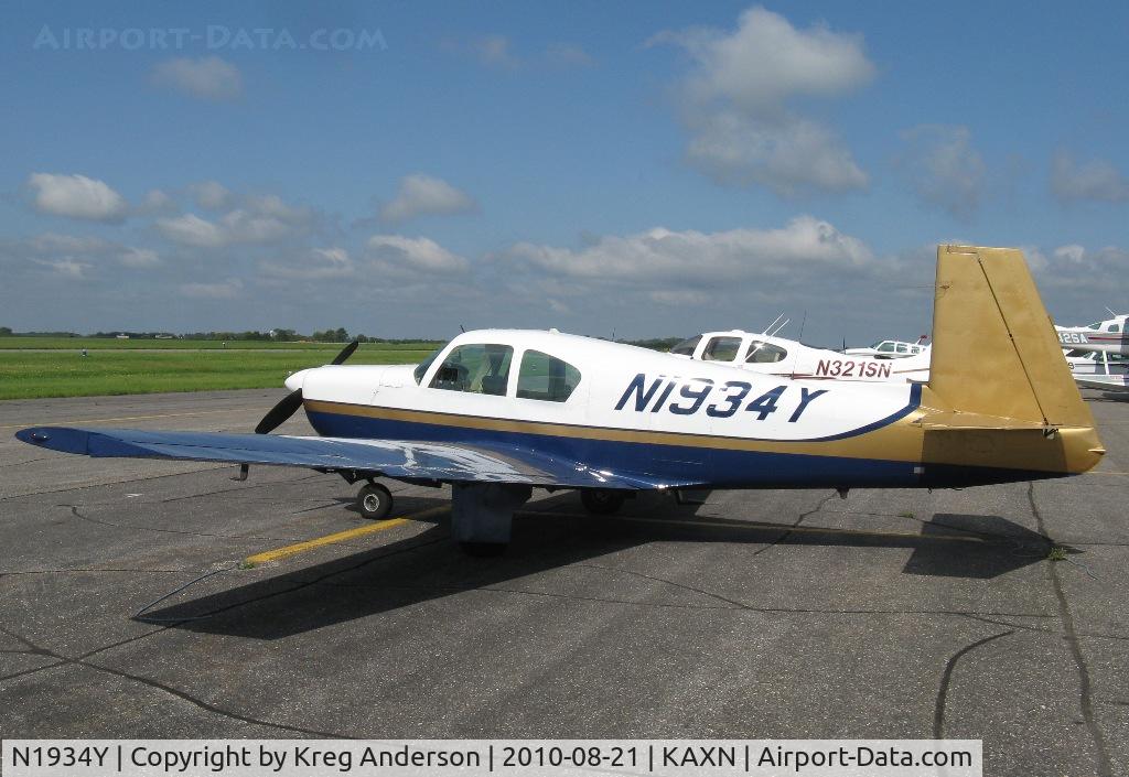 N1934Y, 1964 Mooney M20E C/N 241, Mooney M20E on the line.
