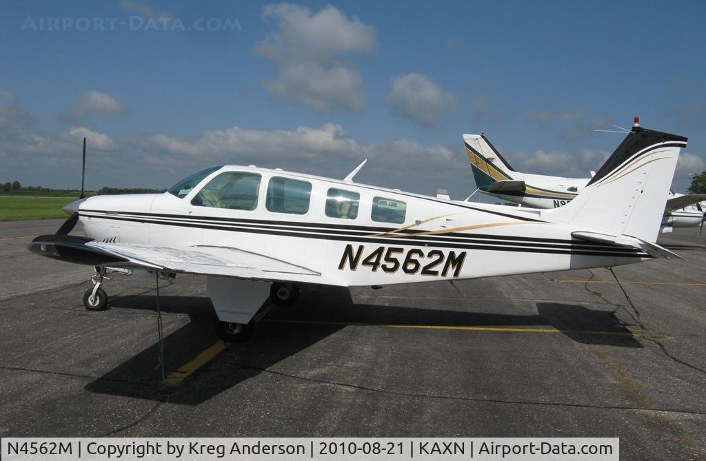 N4562M, 1978 Beech A36 Bonanza 36 C/N E-1237, Beech A36 Bonanza on the line.