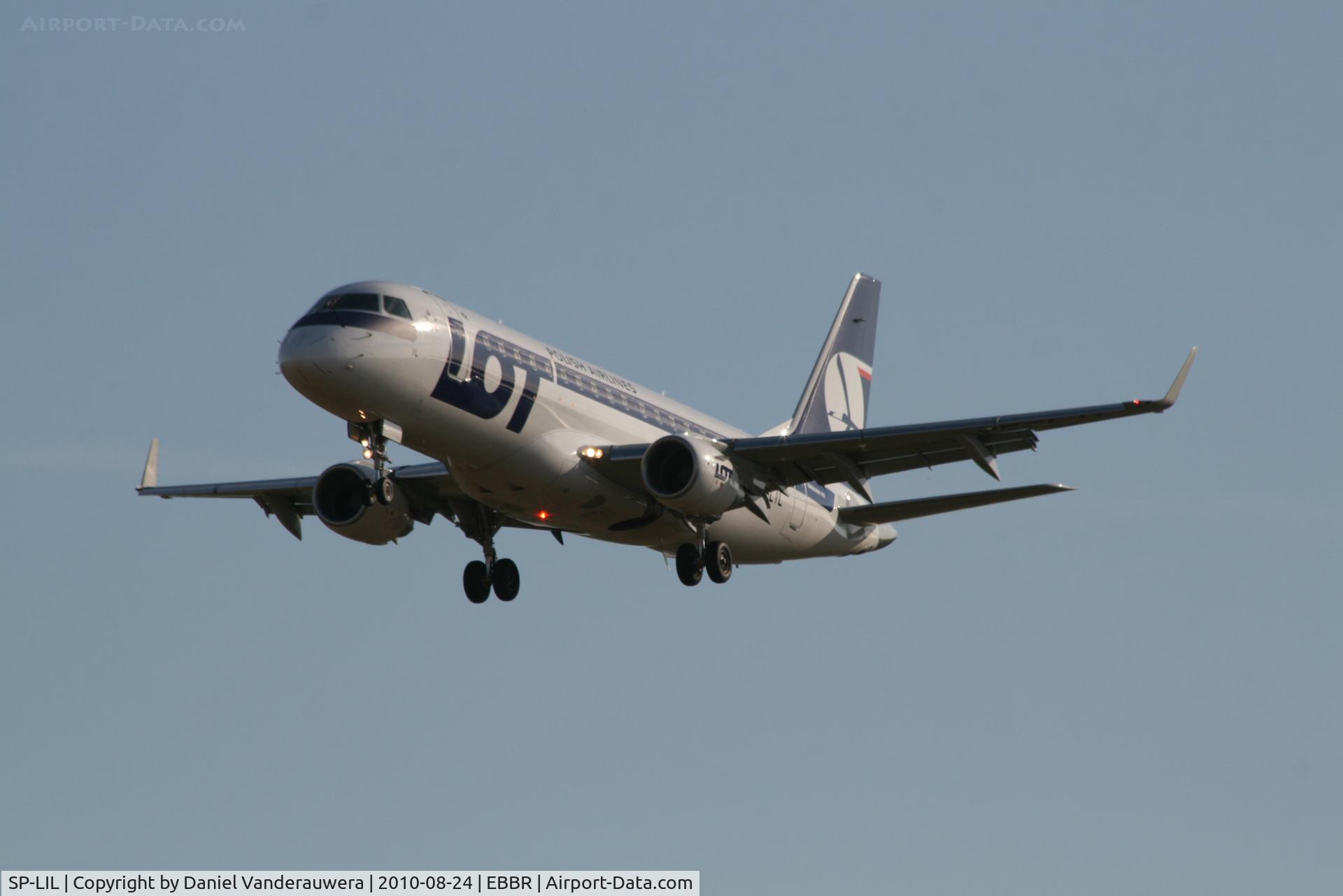 SP-LIL, 2010 Embraer 175LR (ERJ-170-200LR) C/N 17000306, Flight LO235 on approach to RWY 25L