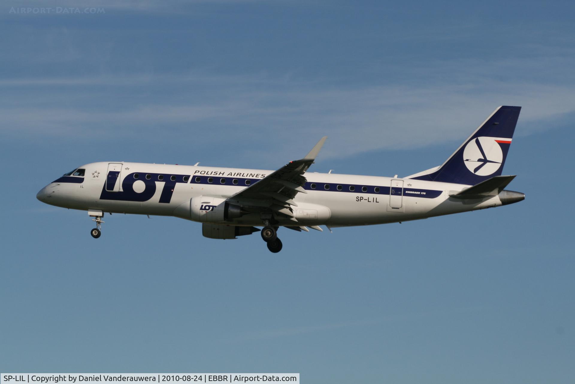 SP-LIL, 2010 Embraer 175LR (ERJ-170-200LR) C/N 17000306, Arrival of flight LO235 to RWY 25L
