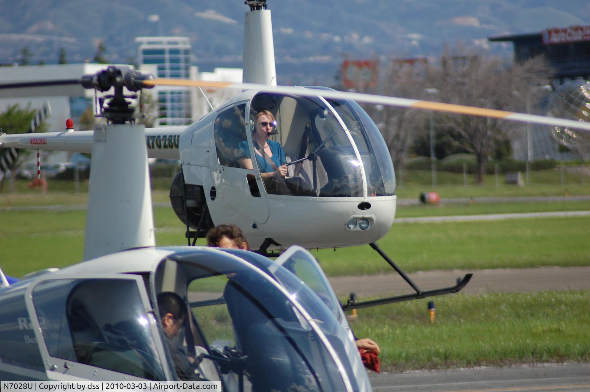 N7028U, 1998 Robinson R22 BETA C/N 2890, KPOC