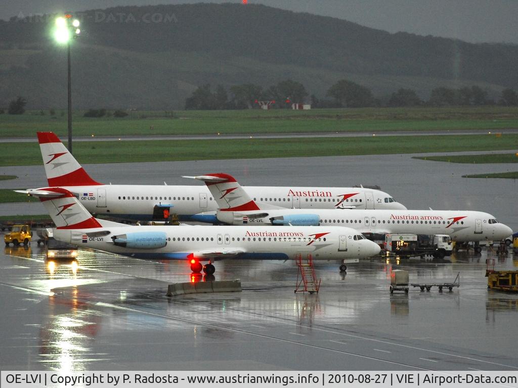 OE-LVI, 1993 Fokker 100 (F-28-0100) C/N 11468, Heavy rainshower at VIE - nice shot