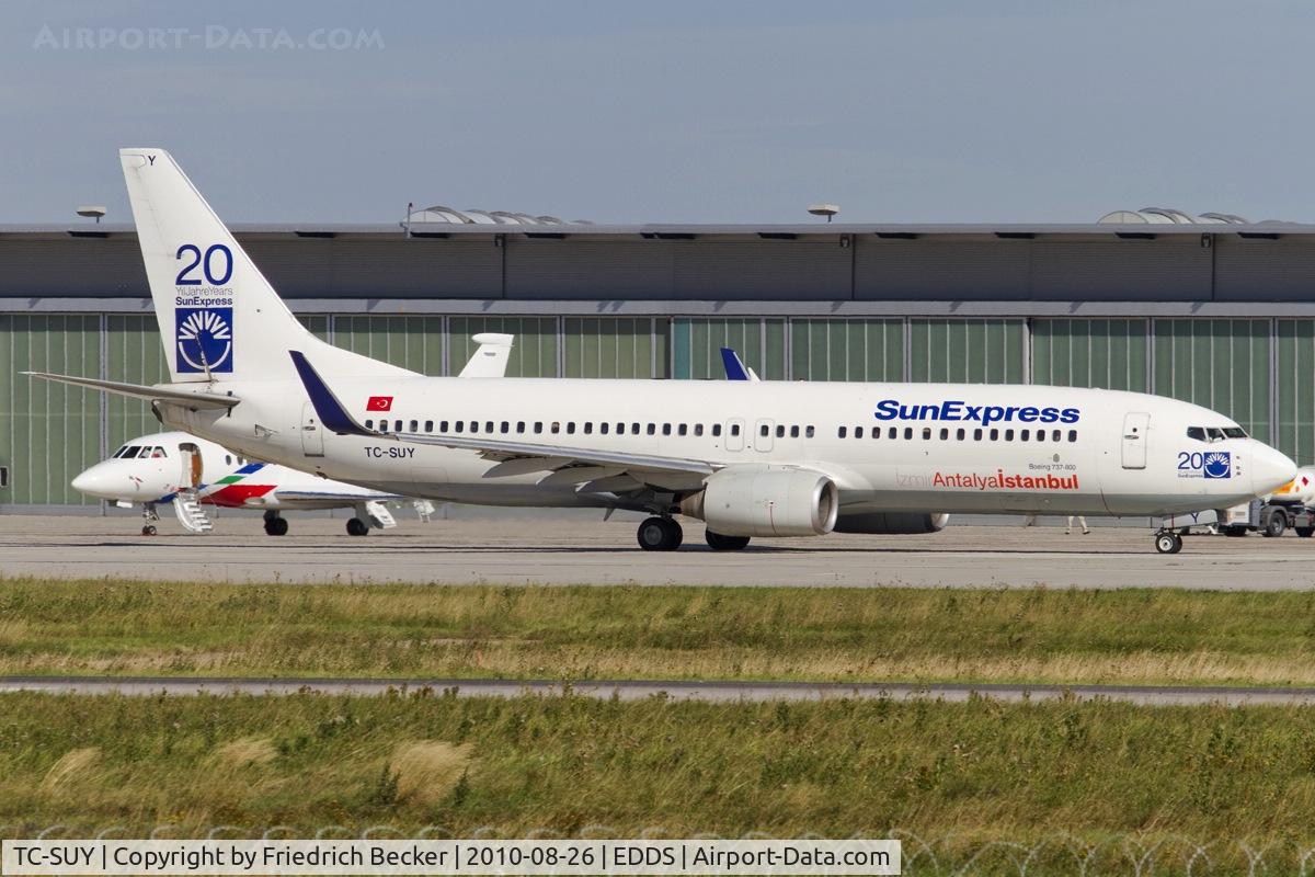 TC-SUY, 2001 Boeing 737-86N C/N 30806, taxying to the activve