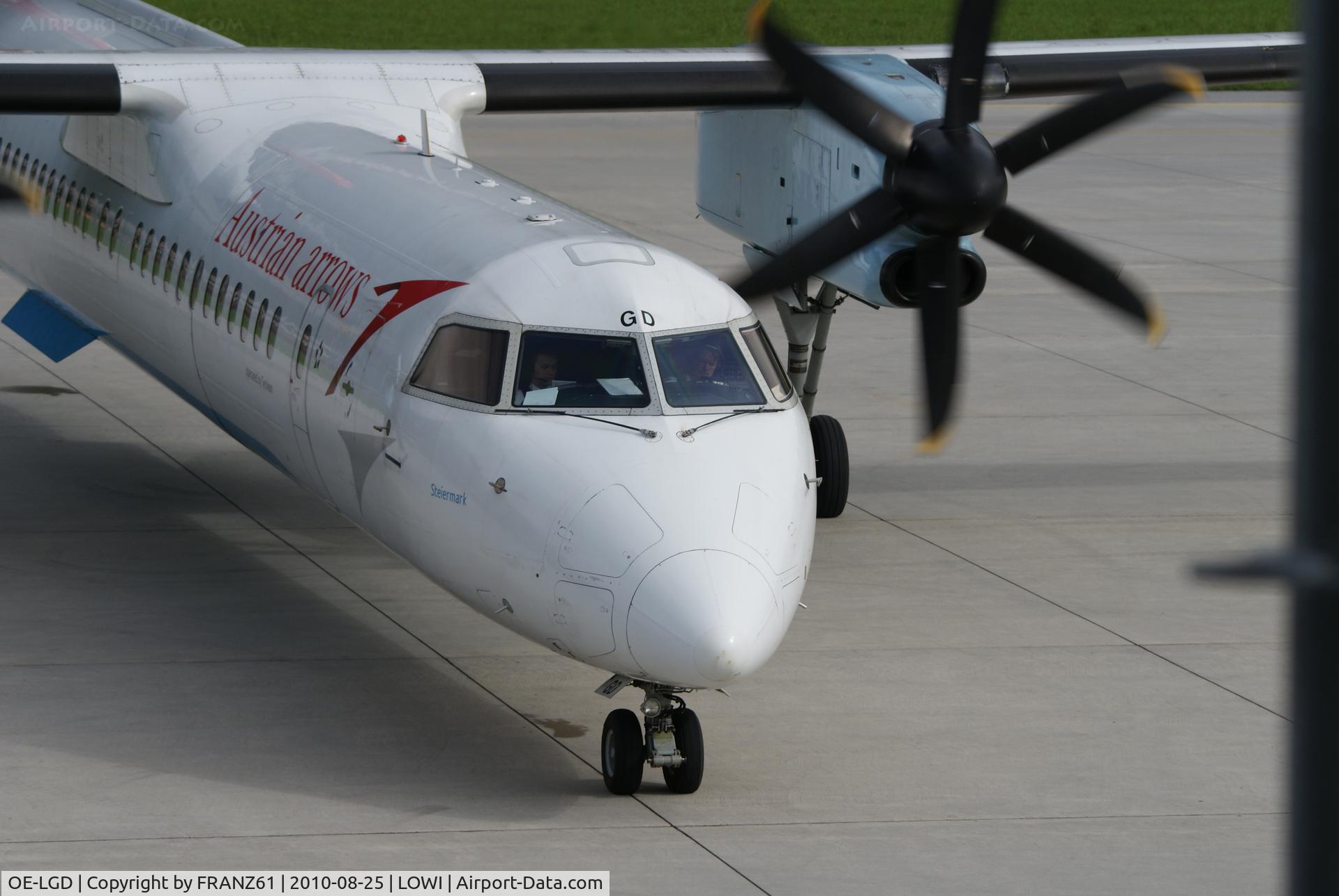 OE-LGD, 2000 De Havilland Canada DHC-8-402Q Dash 8 C/N 4027, Austrian Arrows