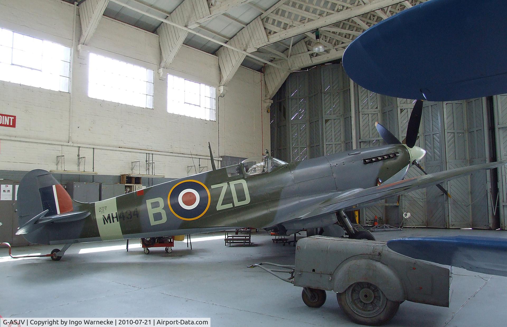 G-ASJV, 1943 Supermarine 361 Spitfire LF.IXb C/N CBAF.IX.552, Supermarine Spitfire IXB at the Imperial War Museum, Duxford