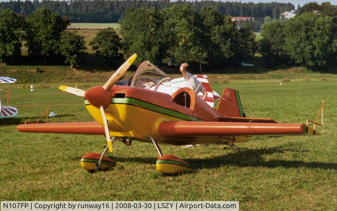 N107FP, 1998 Rihn DR-107 One Design C/N 94-0116, waiting for the next flight