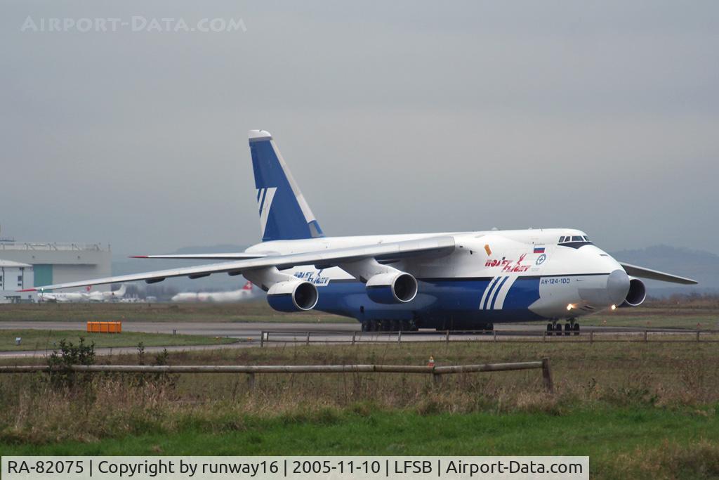 RA-82075, 1994 Antonov An-124-100 Ruslan C/N 9773053459147, arrivinag at holding-point 34