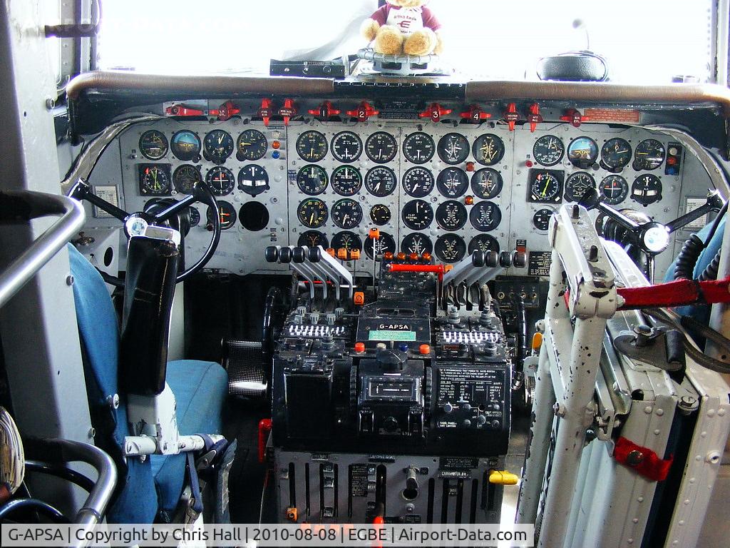 G-APSA, 1958 Douglas DC-6A C/N 45497, flightdeck of DC-6 G-APSA