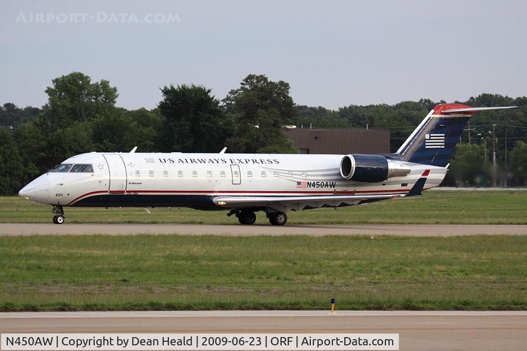 N450AW, 2003 Bombardier CRJ-200LR (CL-600-2B19) C/N 7823, US Airways Express (Air Wisconsin) N450AW starting takeoff roll on RWY 5 en route to Philadelphia Int'l (KPHL) as Flight 3581.