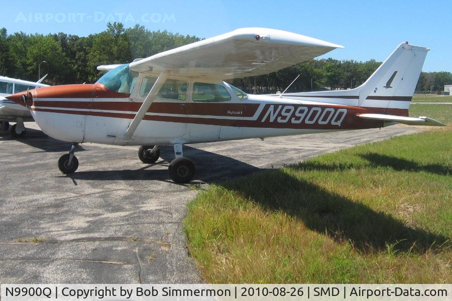 N9900Q, 1975 Cessna 172M C/N 17265844, On the ramp at Smith Field - Fort Wayne, IN.