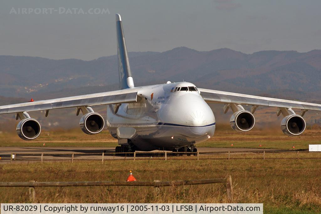 UR-82029, 1991 Antonov An-124-100 Ruslan C/N 19530502630/0210, taxiing