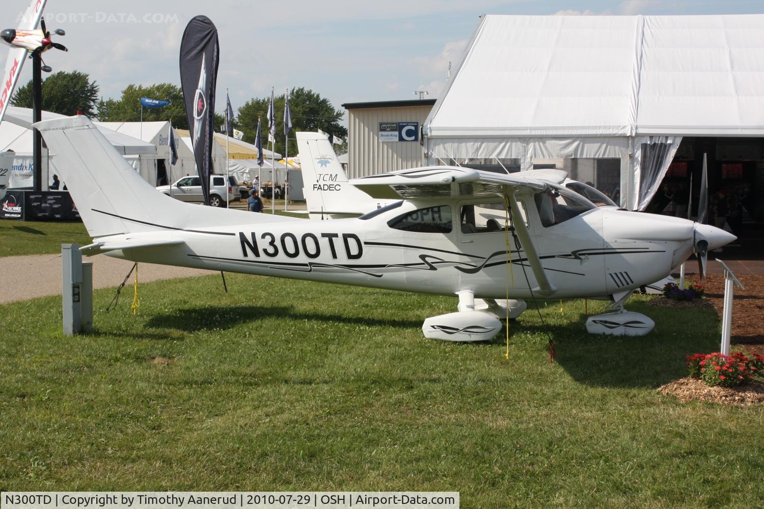 N300TD, 1978 Cessna 182Q Skylane C/N 18266128, 1978 Cessna 182Q, c/n: 18266128.  Interesting cowling