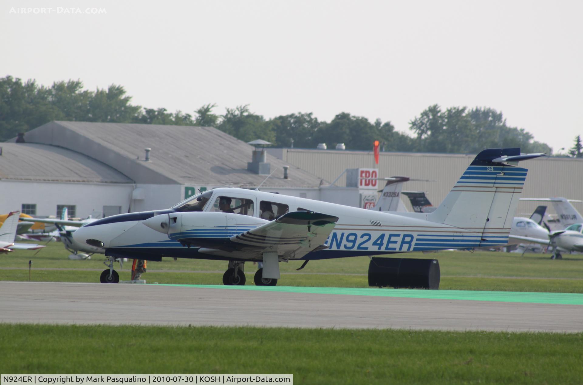 N924ER, 1996 Piper PA-44-180 Seminole C/N 4496011, Piper PA-44-180