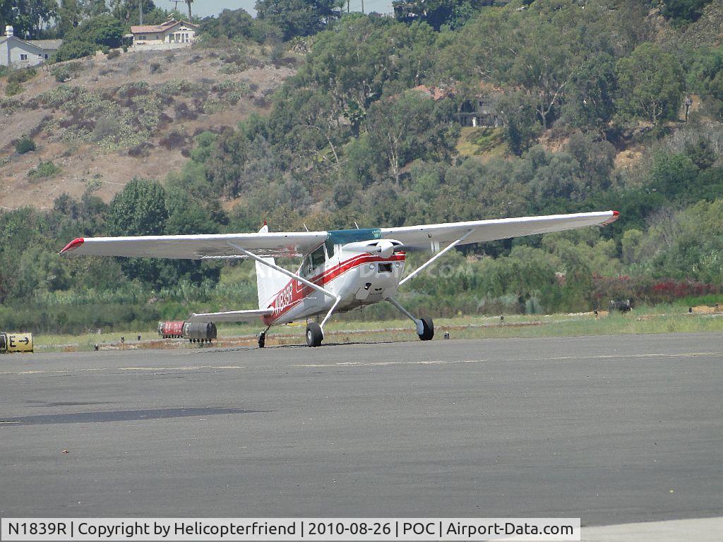 N1839R, 1974 Cessna A185F Skywagon 185 C/N 18502554, Taxiing to runway 26L for take off