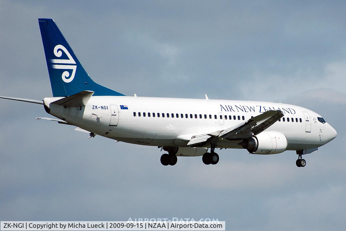 ZK-NGI, 1999 Boeing 737-319 C/N 25608, At Auckland