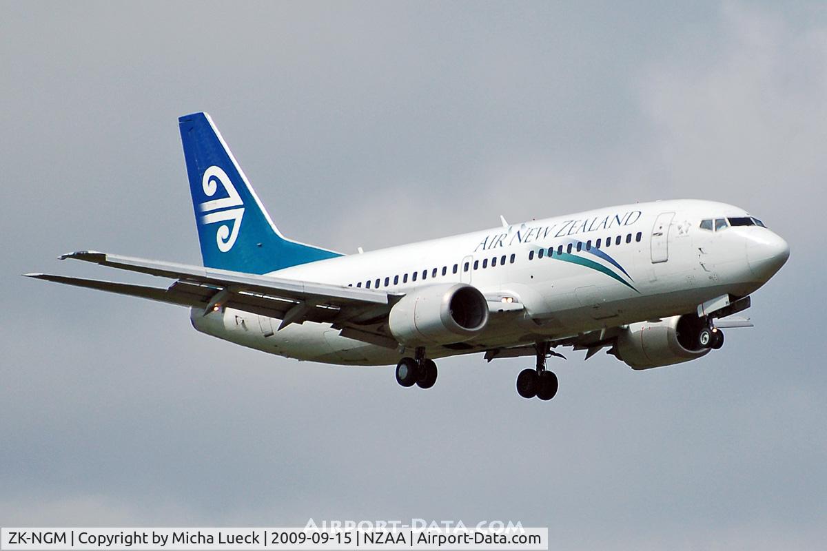 ZK-NGM, 1995 Boeing 737-3K2 C/N 28085, At Auckland