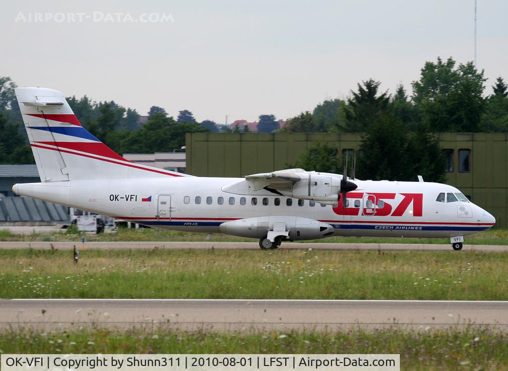 OK-VFI, 1990 ATR 42-320 C/N 173, Taxiing to the terminal...