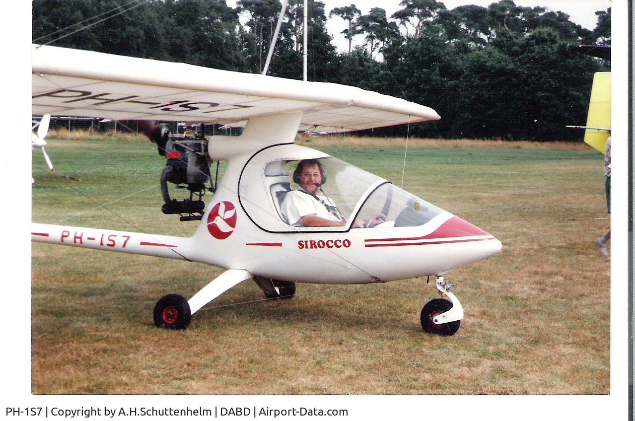 PH-1S7, Aviasud Sirocco C/N 129, motor; Hirt 36 hp feulcons: 6ltr/ ph