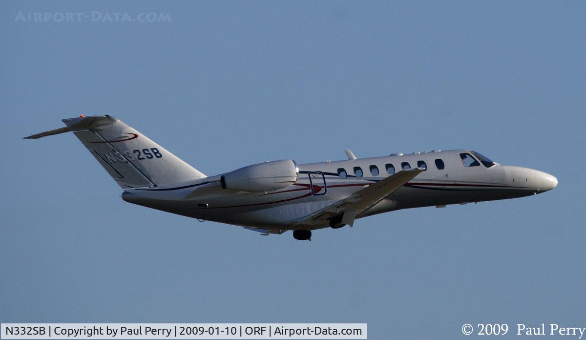 N332SB, 2007 Cessna 525B CitationJet CJ3 C/N 525B-0145, Cleaning up for the flight